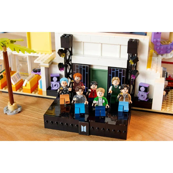 BTS Dynamite by LEGO - Bear Hugs
