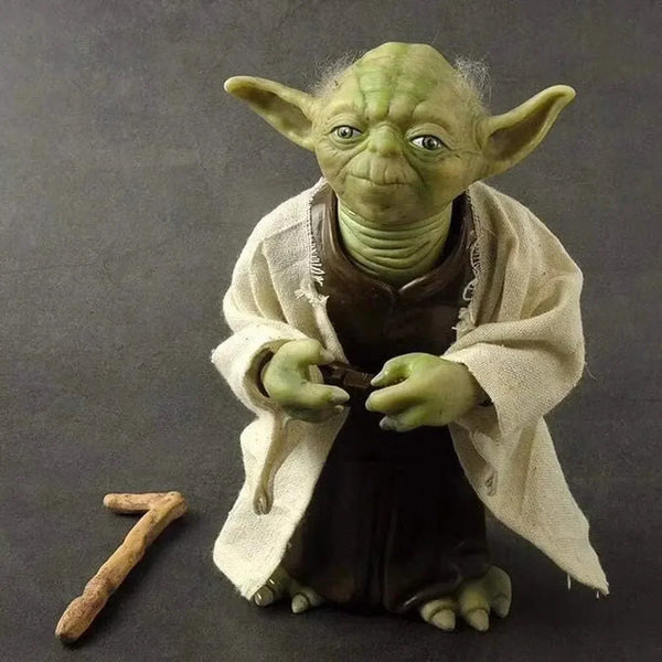 Star Wars Master Yoda Collectible Action Figure (18 cm)