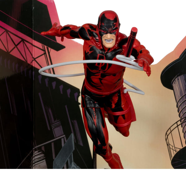McFarlane Toys - Marvel Daredevil 1:10th Scale Collectible with Scene (Daredevil #600) - Bear Hugs