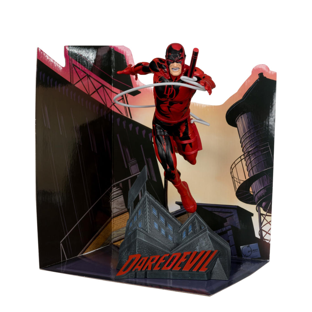 McFarlane Toys - Marvel Daredevil 1:10th Scale Collectible with Scene (Daredevil #600) - Bear Hugs