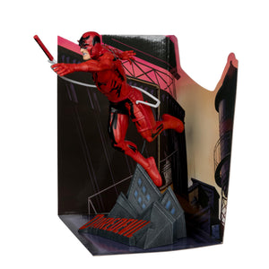 McFarlane Toys - Marvel Daredevil 1:10th Scale Collectible with Scene (Daredevil #600) - Bear Hugs