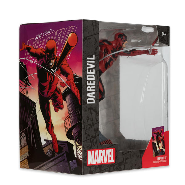 McFarlane Toys - Marvel Daredevil 1:10th Scale Collectible with Scene (Daredevil #600) - Bear Hugs