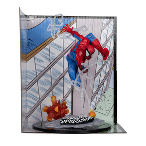 McFarlane Toys - Marvel Spider-Man 1:10th Scale Collectible with Scene (The Amazing Spider-Man #302) - Bear Hugs