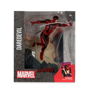McFarlane Toys - Marvel Daredevil 1:10th Scale Collectible with Scene (Daredevil #600) - Bear Hugs