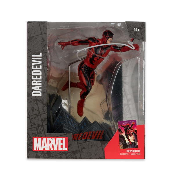 McFarlane Toys - Marvel Daredevil 1:10th Scale Collectible with Scene (Daredevil #600) - Bear Hugs