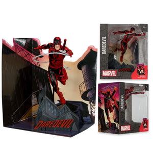 McFarlane Toys - Marvel Daredevil 1:10th Scale Collectible with Scene (Daredevil #600) - Bear Hugs