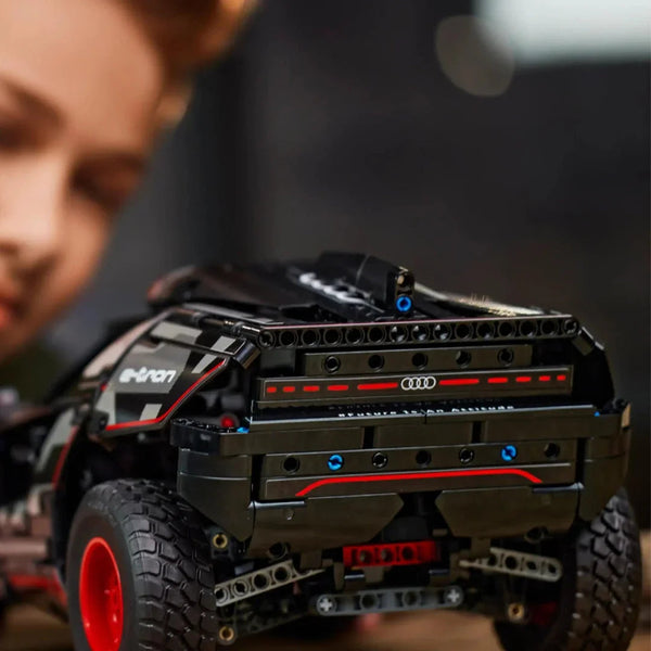 Audi RS Q e-tron by LEGO - Bear Hugs