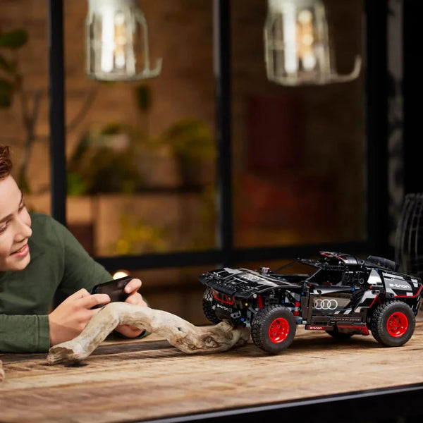 Audi RS Q e-tron by LEGO - Bear Hugs