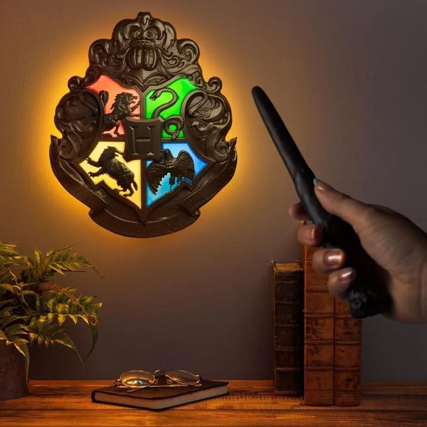 HP Hogwarts Wand Control Crest Lamp