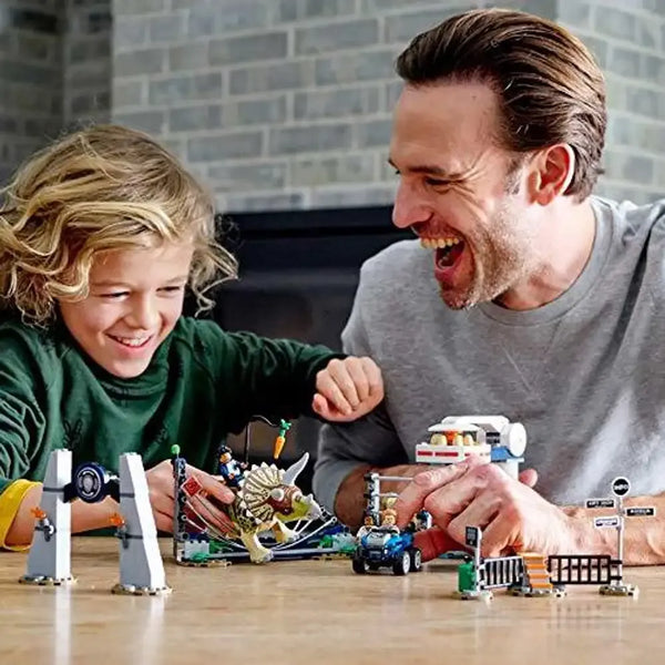 Jurassic World Triceratops Rampage Blocks (447 Pcs)