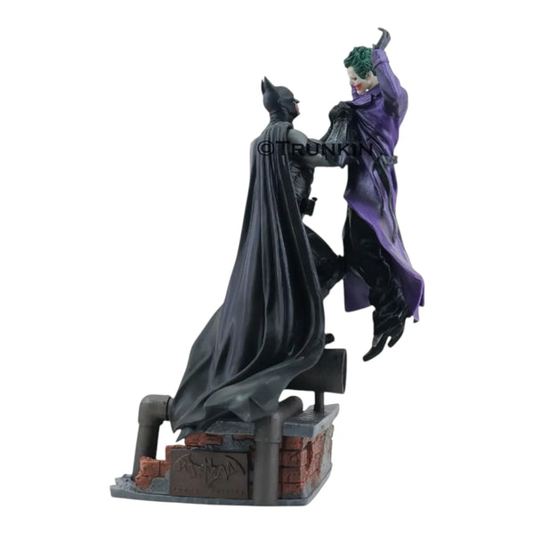 Batman vs Joker Gotham Interrogation Figure (30 cm)