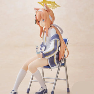 Mari Mewmorial Lobby Uniform Figure (18 cm)