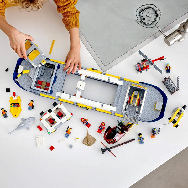 City Ocean Exploration Ship 60266 Building Set (745 Pcs)