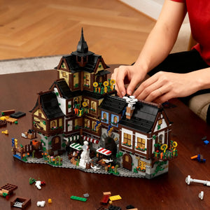XJ1003 Medieval Town Center Building Set (3867 Pcs)