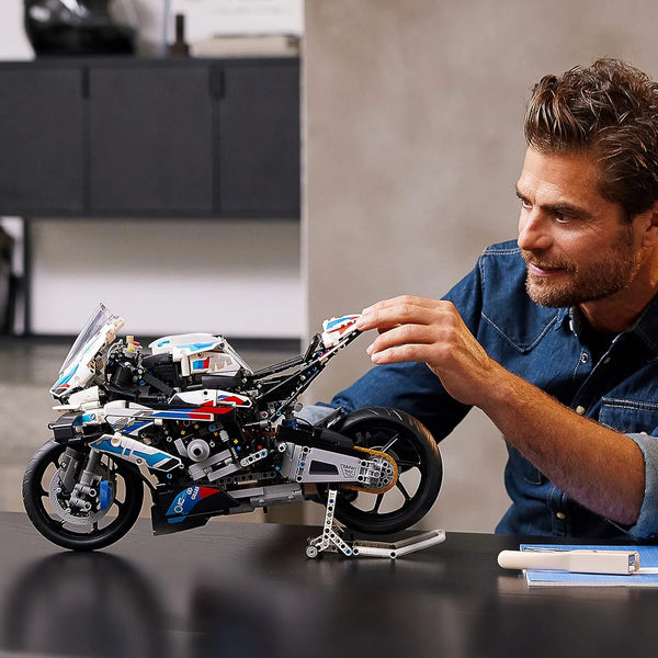 Technic 42130 BMW M 1000 RR Building Blocks (1925 Pcs)