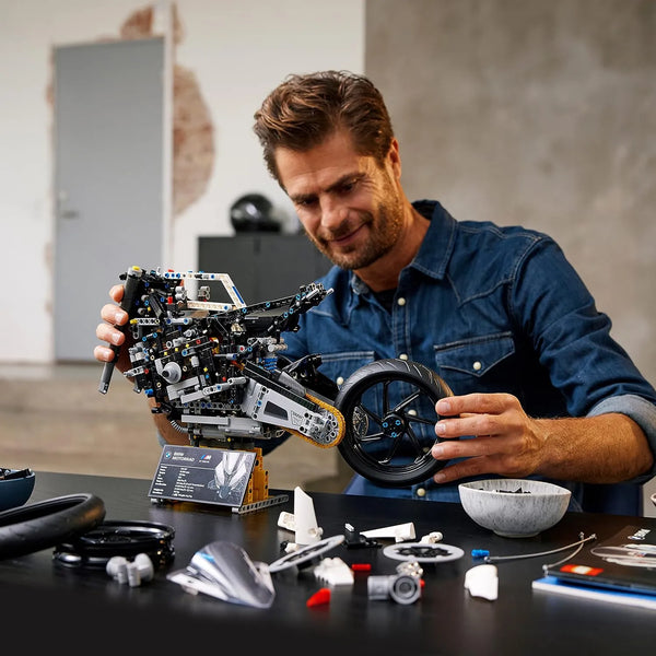 Technic 42130 BMW M 1000 RR Building Blocks (1925 Pcs)