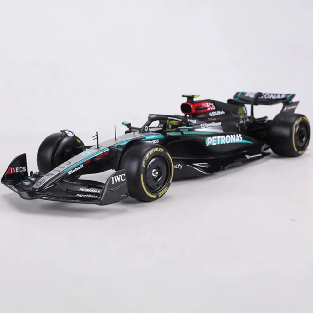 Bburago 1:24 Mercedes-AMG Petronas W14 No. 44 Model