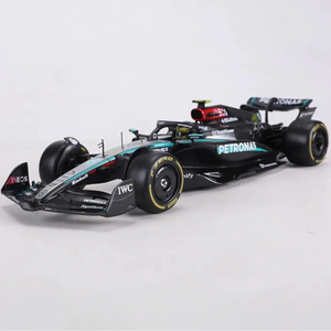 Bburago 1:24 Mercedes-AMG Petronas W14 No. 44 Model