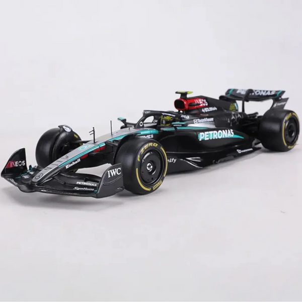 Bburago 1:24 Mercedes-AMG Petronas W14 No. 44 Model