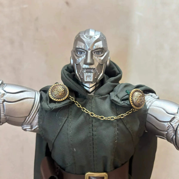 Marvel Doomsday Doctor Doom Figure (34 cm)