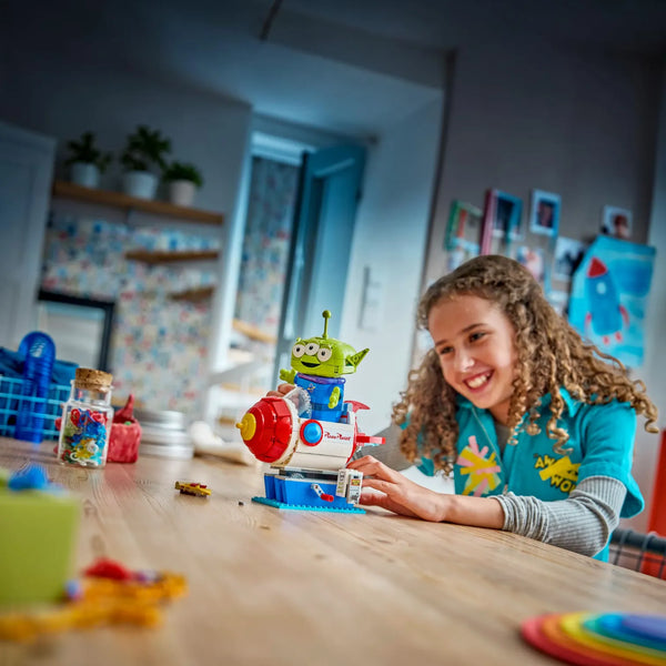 DZNY 43307 Alien with Pizza Rocket Ride Building Set (714 Pcs)