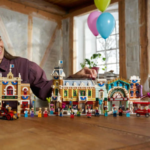 DZNY 43302 Main Street USA Modular Building Kit (3899 Pcs)