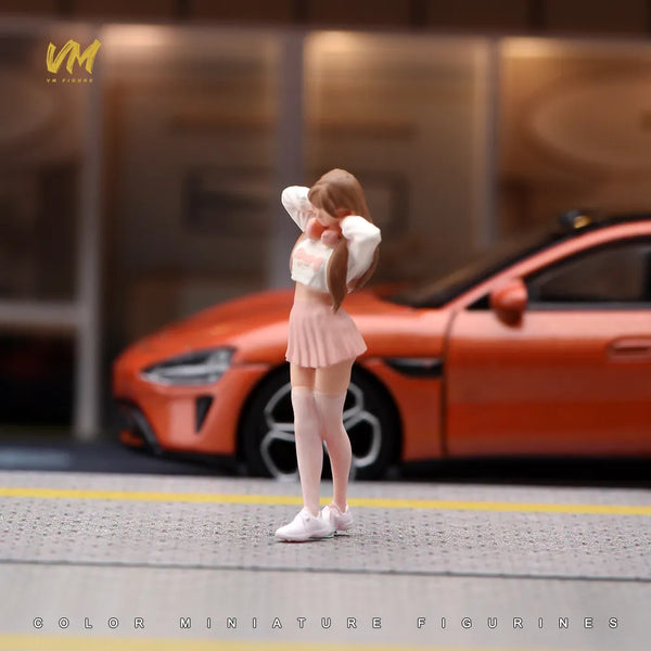 VM 1/64 Kawaii Headphone Girl Figure