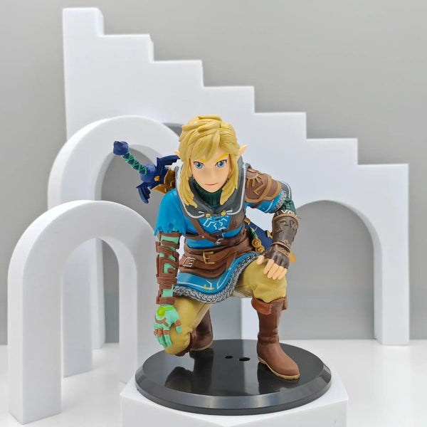 Hero of Hyrule Figurine (14 cm)