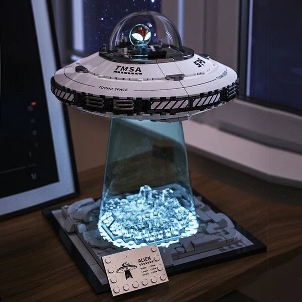 UFO Flying saucer Building block Alien Ship Spacecraft Astronaut Creative assembly ornament puzzle toy boy gift - Bear Hugs