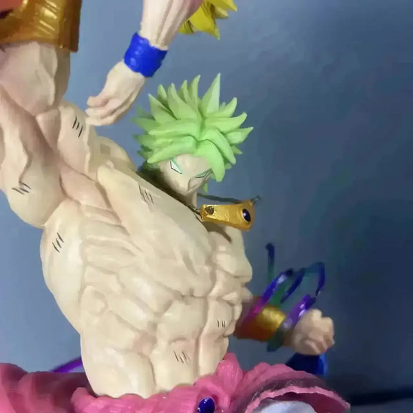 Broly vs Goku Action Figurine (28cm) - Bear Hugs
