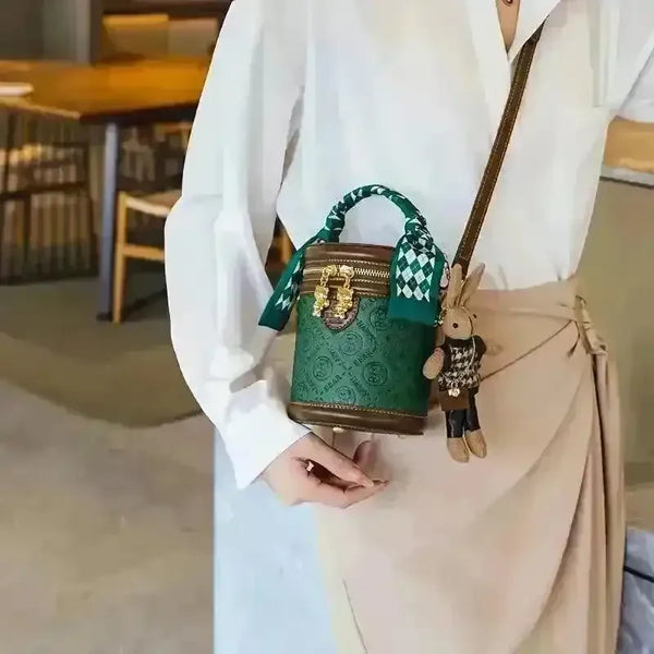Chic Mini Luxury Bear Bucket Handbag - Bear Hugs