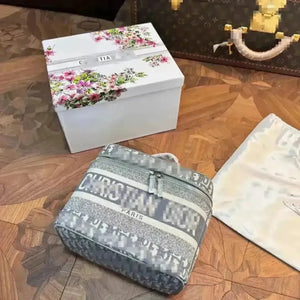 D Luxe Large Size Premium Makeup Bag - Bear Hugs