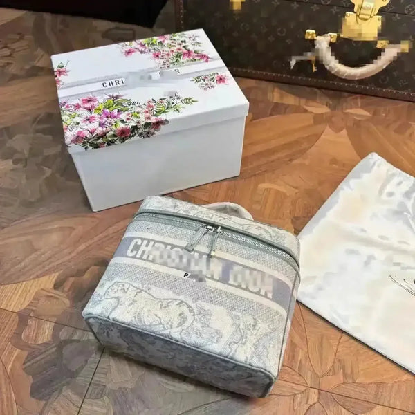 D Luxe Large Size Premium Makeup Bag - Bear Hugs