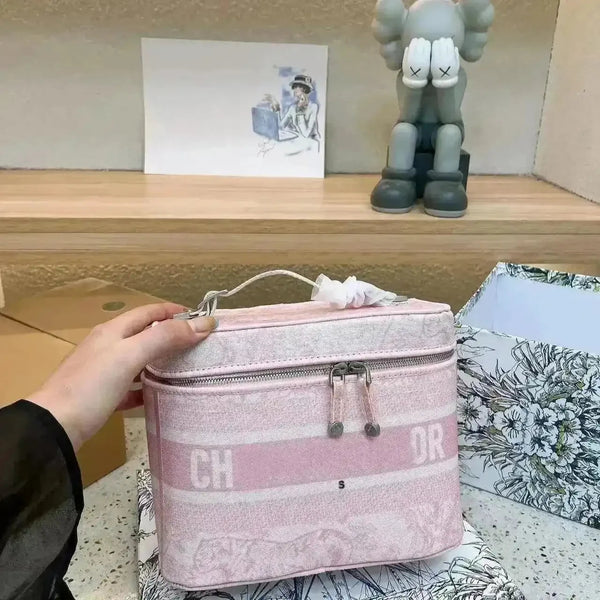 D Luxe Large Size Premium Makeup Bag - Bear Hugs