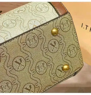 Designer Retro Luxe Handbag - Bear Hugs