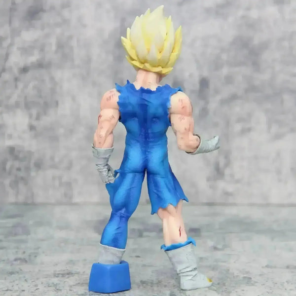 Dragon Ball Z War Damage Vegeta Figurine (20 cm) - Bear Hugs