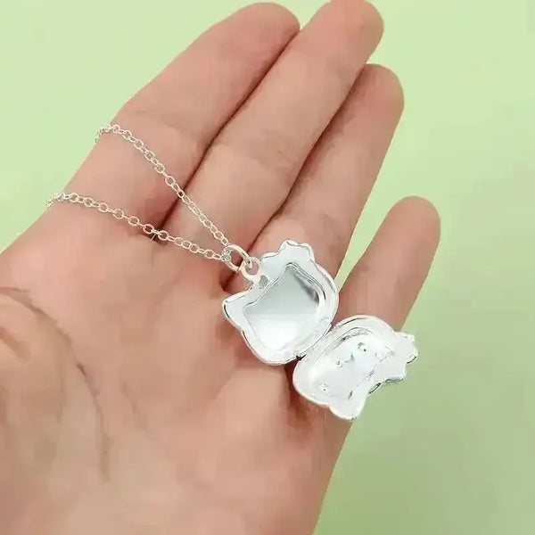Hello Kitty Opening Can Pendant - Bear Hugs