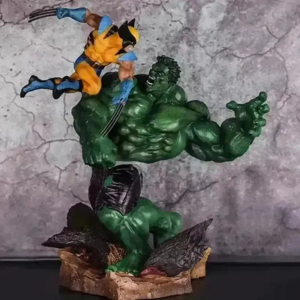 Hulk vs Wolverine Battle Scene Action Figure (36 cm) - Bear Hugs
