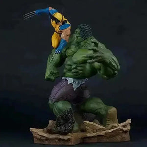 Hulk vs Wolverine Battle Scene Action Figure (36 cm) - Bear Hugs