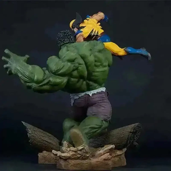 Hulk vs Wolverine Battle Scene Action Figure (36 cm) - Bear Hugs