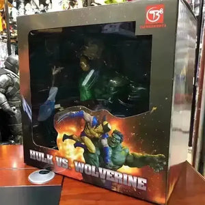 Hulk vs Wolverine Battle Scene Action Figure (36 cm) - Bear Hugs