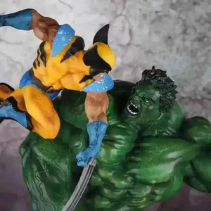 Hulk vs Wolverine Battle Scene Action Figure (36 cm) - Bear Hugs