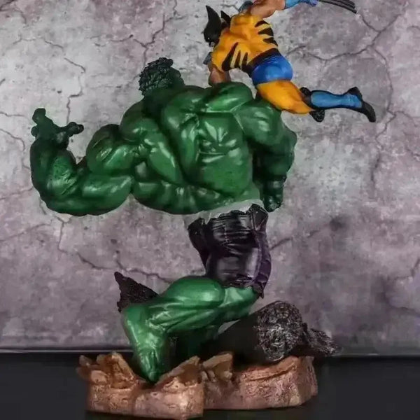 Hulk vs Wolverine Battle Scene Action Figure (36 cm) - Bear Hugs