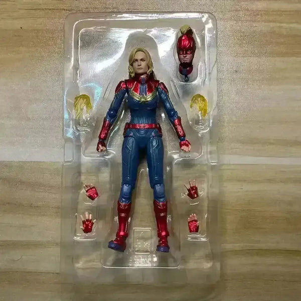 Legends Series Captain Marvel Action Figure (15 cm) - Bear Hugs