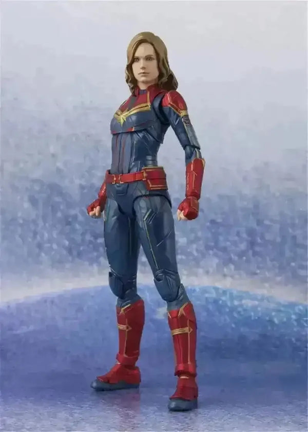 Legends Series Captain Marvel Action Figure (15 cm) - Bear Hugs