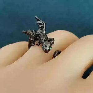 Men's Stylish Dragon Ring - Bear Hugs