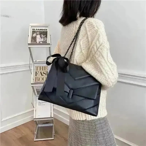 Murong Edgy Tote Bag - Bear Hugs