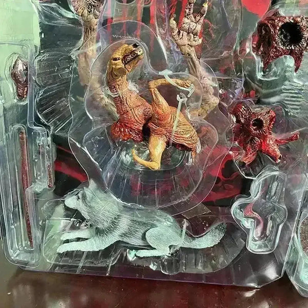 NECA Feral Predator Action Figure and Ultimate Dog From Thing - Bear Hugs