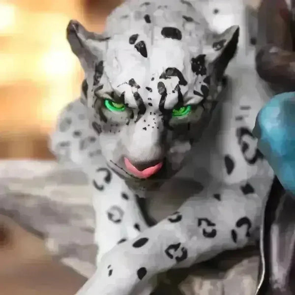 One Piece Trafalgar Law Snow Leopard Figurine (27 cm) - Bear Hugs