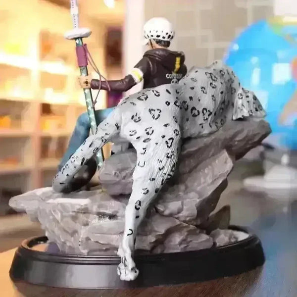 One Piece Trafalgar Law Snow Leopard Figurine (27 cm) - Bear Hugs